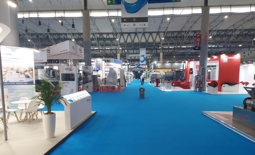 Instalación de Moqueta Azul en Expoquímia